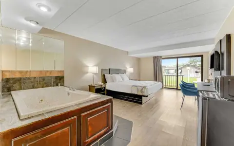 Red Carpet Inn & Suites - Northeast Philadelphia