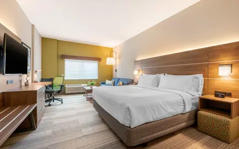 Holiday Inn Express & Suites St. Petersburg - Madeira Beach, an IHG hotel