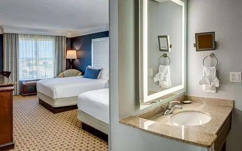 Rosen Plaza Hotel