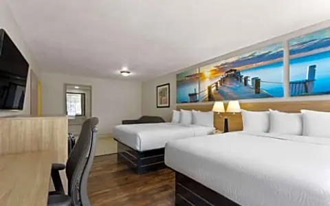 Days Inn by Wyndham St. Petersburg Central