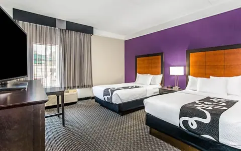 La Quinta Inn & Suites by Wyndham Orlando Airport North