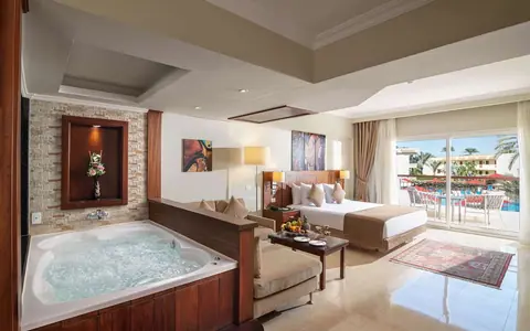 Alcazar Resort