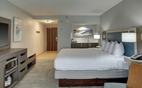 Hampton Inn & Suites by Hilton Miami Airport South - Blue Lagoon