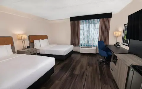 La Quinta Inn & Suites by Wyndham Miami Airport West