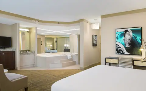 W Miami