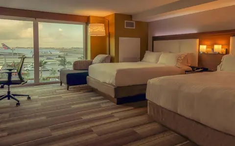 Holiday Inn Express & Suites Miami Airport East, an IHG hotel