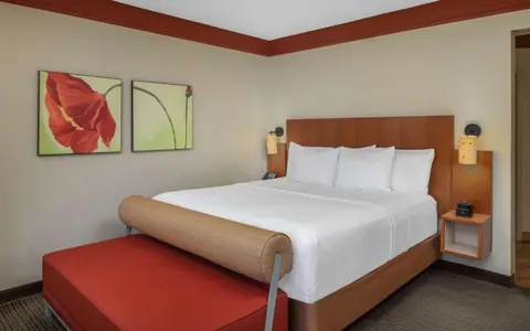 La Quinta Inn & Suites by Wyndham Atlanta Ballpark/Galleria