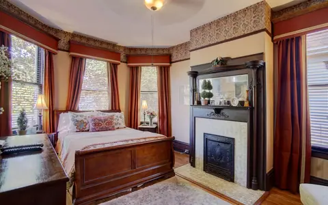 Azalea Inn & Villas
