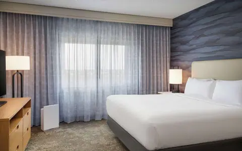 Embassy Suites by Hilton Charleston Airport Hotel & Convention Center