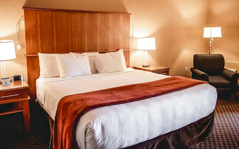 Mirabeau Park Hotel & Convention Center