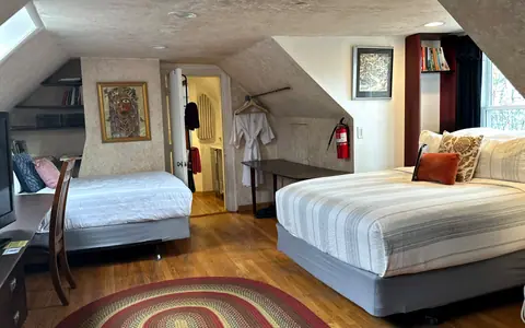 Ray's Bucktown Bed and Breakfast