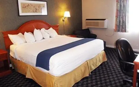 Quality Inn & Suites St Charles - West Chicago