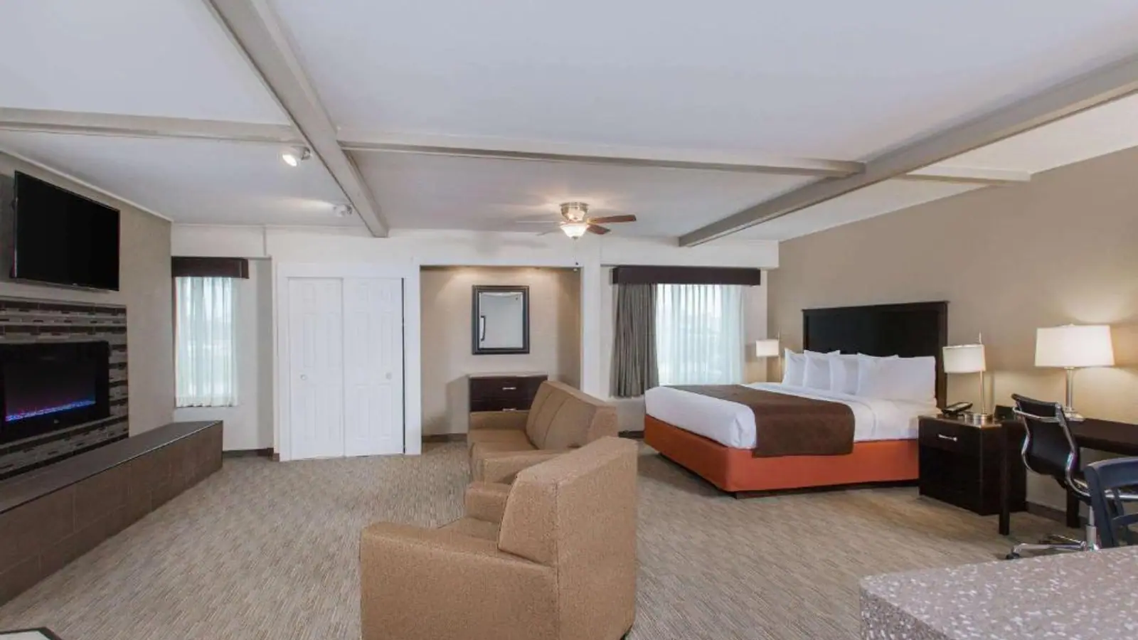 Hotels in Janesville, Wisconsin