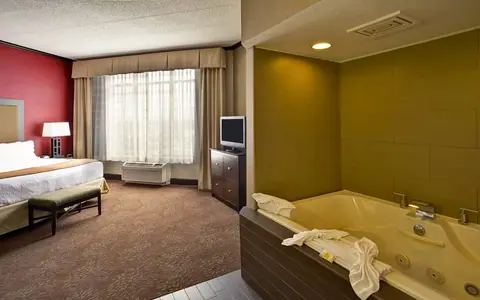 Holiday Inn & Suites Chicago Northwest - Elgin, an IHG hotel