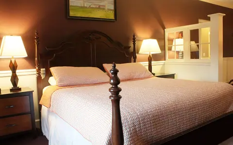 County Clare Irish Inn & Pub