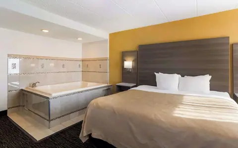 Quality Suites Milwaukee Airport