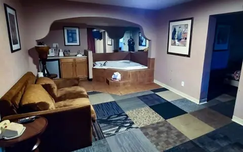 Route 66 Hotel And Conference Center