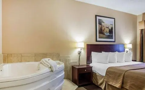 Quality Inn & Suites Peoria