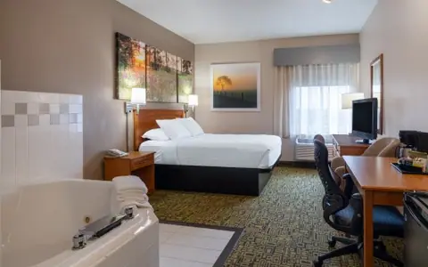 Days Inn & Suites by Wyndham Madison