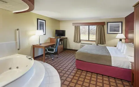 AmericInn by Wyndham West Burlington