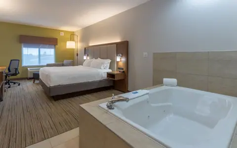 Holiday Inn Express Indianapolis - Southeast, an IHG hotel