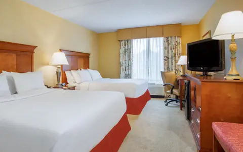 Holiday Inn Express & Suites Bloomington, an IHG hotel