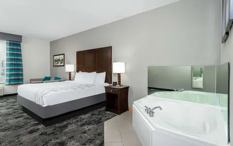 La Quinta Inn & Suites by Wyndham Columbus - Edinburgh