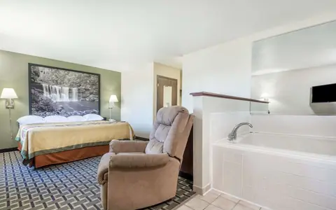 Super 8 by Wyndham Madison/Hanover Area