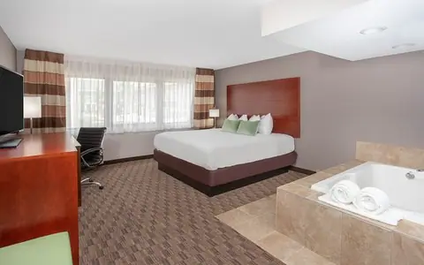 Wyndham Garden Fort Wayne
