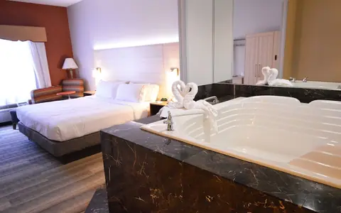 Holiday Inn Express Toledo-Oregon, an IHG hotel