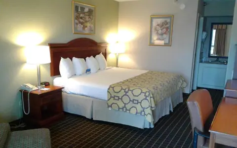 Baymont by Wyndham Clarksville Northeast
