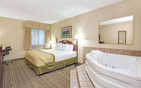 Baymont by Wyndham Louisville East