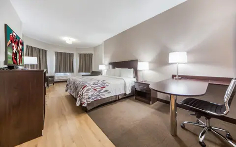 Red Roof Inn & Suites Omaha - Council Bluffs