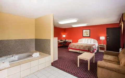 Ramada by Wyndham Sioux Falls