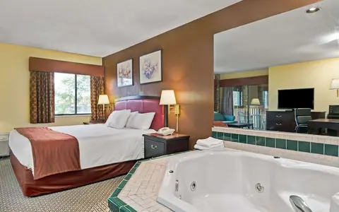 Baymont Inn & Suites Omaha NE