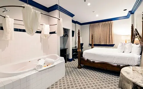 Chateau Avalon Hotel Spa & Lounge