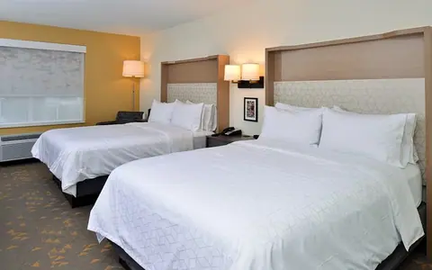 Holiday Inn & Suites Overland Park-Conv Ctr, an IHG hotel