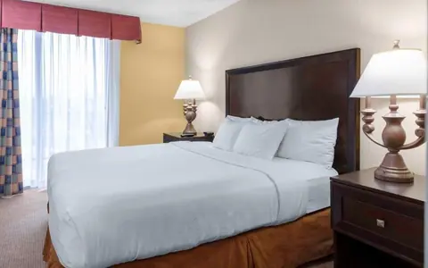 Embassy Suites by Hilton Kansas City Plaza