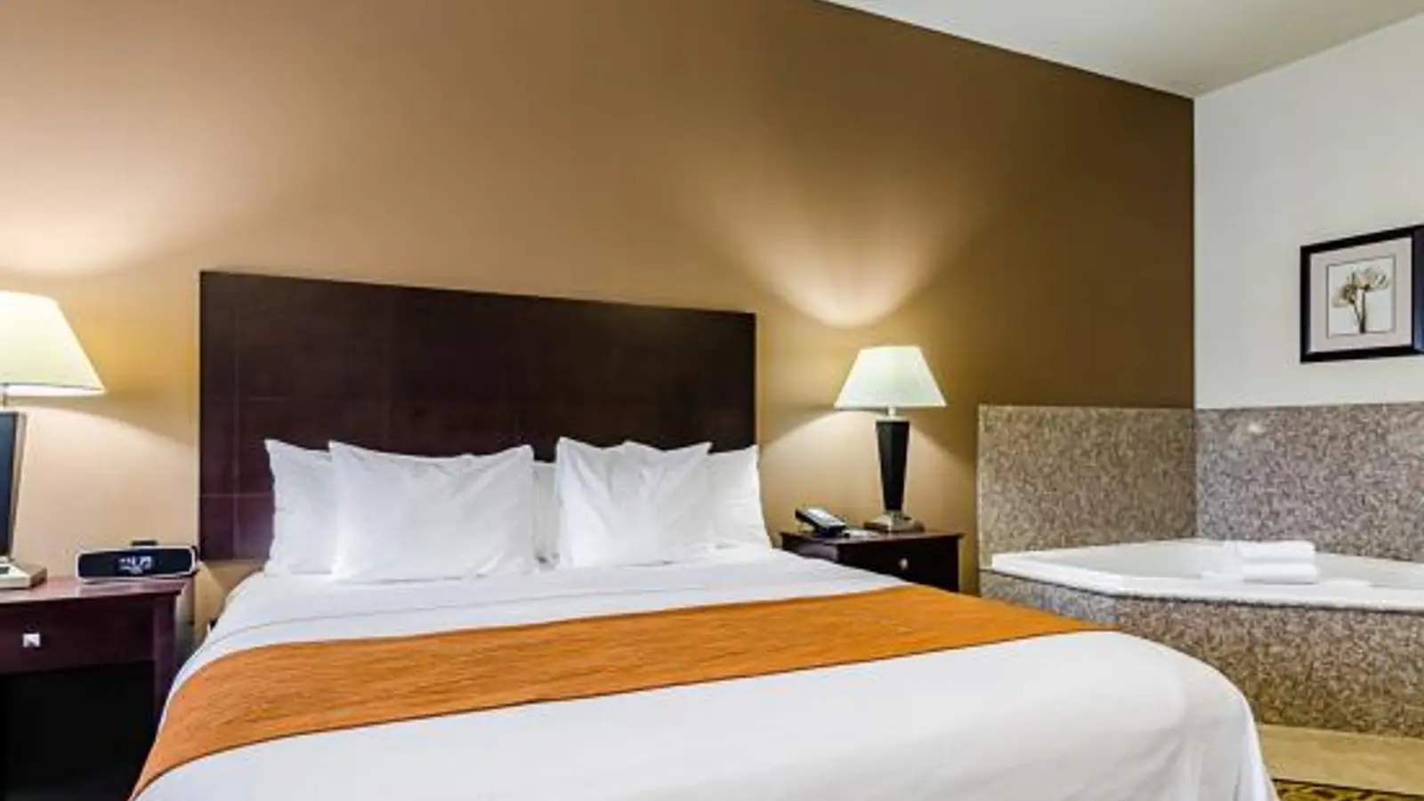 Hotels in Lawrence, Kansas