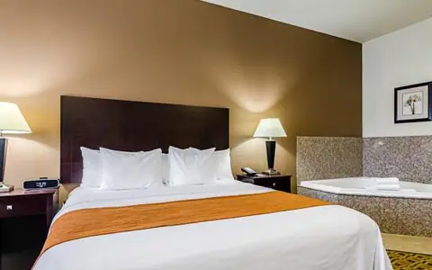 Comfort Inn & Suites Lawrence - University Area