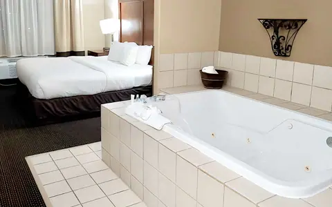 Comfort Inn-Kansas City Airport
