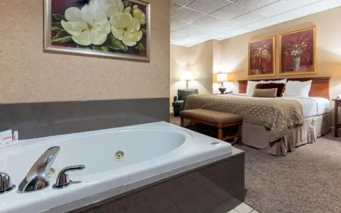 Super 8 by Wyndham Topeka at Forbes Landing