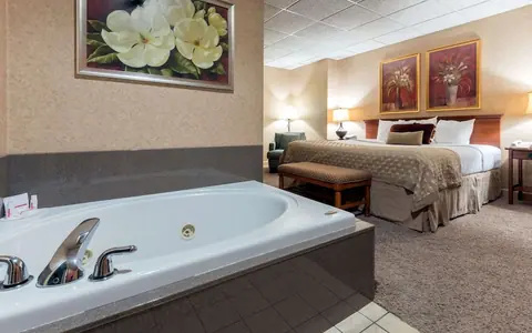 Ramada by Wyndham Topeka Downtown Hotel & Convention Center