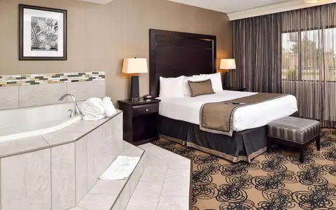 Best Western Plus Midwest Inn & Suites