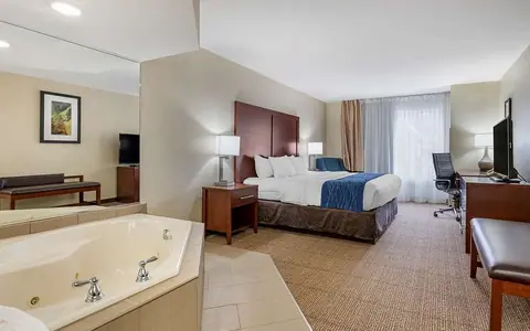 Comfort Suites Newport - Cincinnati Riverfront