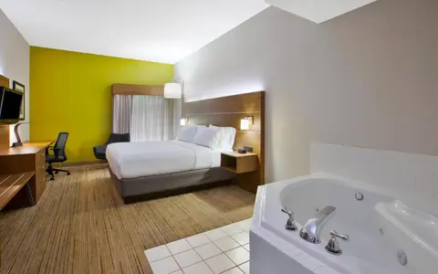 Holiday Inn & Suites Cincinnati-Eastgate, an IHG Hotel