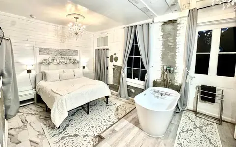 Fleur De Lis Mansion Bed and Breakfast