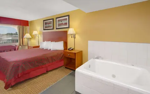 Days Inn By Wyndham Gulfport