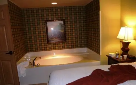 Holiday Inn Express & Suites Tulsa S Broken Arrow Hwy 51, an IHG hotel