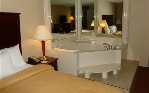 Clarion Hotel Airport